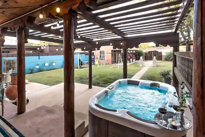 Image de Nouveau! Clovis Hideaway Fam-Friendly avec cour et pergola