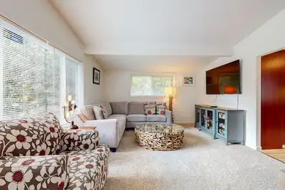 Image de Maison accueillante pour les chiens près de la plage avec cheminée et barbecue à gaz!