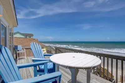 Image de Oceanfront Home avec vue et accès à la plage privée