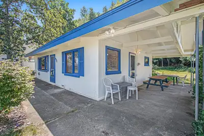 Image de Cheerful dog-friendly lakefront home w/ free WiFi, firepit, and full kitchen