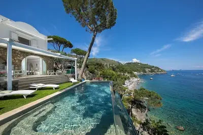 Image de Villa Jeranto avec piscine privée et proche de la plage
