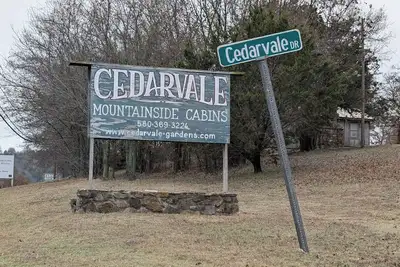 Image de Cedarvale Cabins at Turner Falls