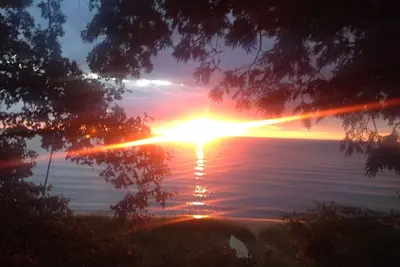 Image de Cozy Lakefront Cottage - Plage privée