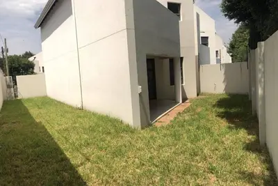 Image de Maison De Ville De 3 Chambres À Louer À Bryanston