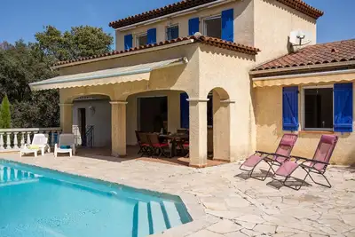 Image de Maison de vacances pour 8 personnes avec piscine, place de golf, tres calme