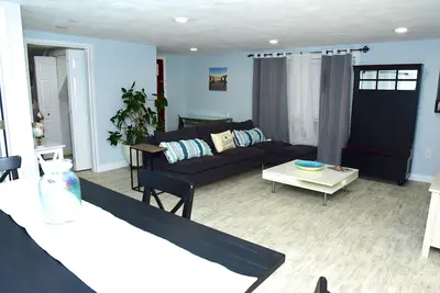 Image de Modern Beachside Space - Near Boston/Airport/Train