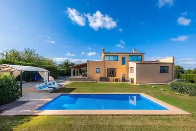 Image de Maison de campagne \"Llum\" avec vue sur les montagnes, piscine privée et Wi-Fi