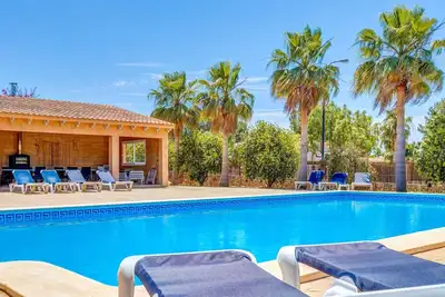 Image de Maison de vacances fantastique avec piscine, Wi-Fi et terrasse, parking disponible