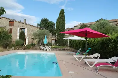 Image de Gite 6 personnes, 3 étoiles avec piscine privative  en Sud Ardèche