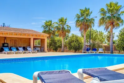 Image de Appartement de vacances fantastique avec piscine, Wi-Fi, terrasse et jardin