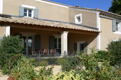 Image de Les Marronniers, villa avec piscine sur vignoble en activité en Drôme Provençale