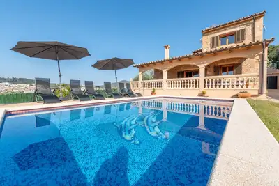 Maison de vacances \"Solluna\" avec Wi-Fi, piscine, terrasse et jardin avec vue sur la montagne