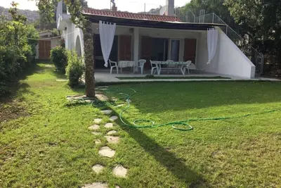 Image de Maison en bord de mer \"La Casa delle Rose\" avec terrasses, vue sur mer, climatisation et Wi-Fi ; parking disponible