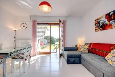 Great Location with Charming Patio - Prato Verde - Girasole