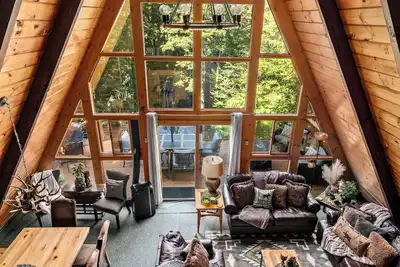 Image de Golf/Ski A-Frame Chalet w/Hot Tub, Sauna, 2 King Beds - Near Town