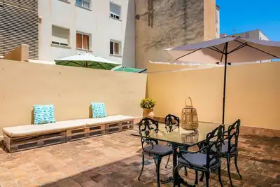 Image de Appartement Marbi sur la plage avec balcon, terrasse, climatisation au salon et Wi-fi ; Garage disponible