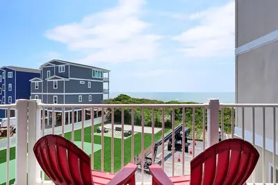Image de Évasion en bord de mer spectaculaire, étapes de la plage, de la piscine et plus