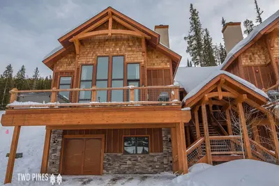 Image de Beautiful Ski In/Out Chalet, Hot Tub, Fireplace, Grill, 5 Min Walk to Resort!