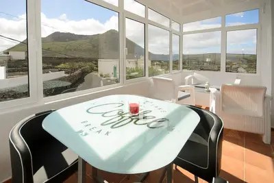 Image de Close to Hiking and Beach with Beautiful Winter Garden - Apartment Ye