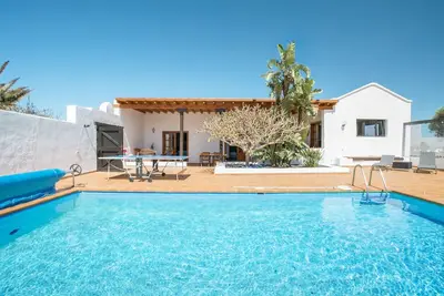 Image de Luxueuse maison de campagne \"El Quinto\" avec piscine, terrasse, jardin et Wi-Fi