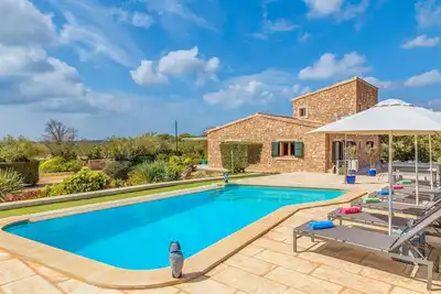Finca \"Can Xesquet Morell\" avec Wi-Fi, climatisation, terrasse et piscine