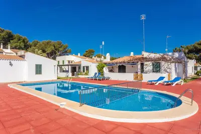 Image de Piscine et jardin communs à proximité de la plage - Casa Son Xoriguer 6