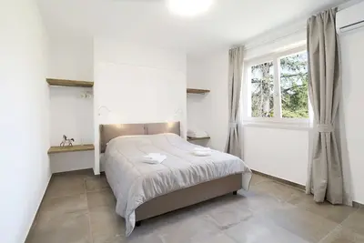 Image de Appartement moderne à proximité du lac de Garde avec Wi-Fi et terrasse