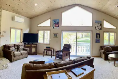 Image de Chalet des Montagnes Blanches avec bain à remous privé - Conway Nord \/ Terrain Story