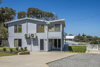 Image de Seaclusion Cottage - Modern renovated beach house