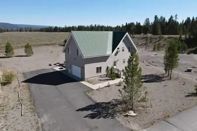 Image de Grand View Lodge - 20 minutes de Ynp-Sleeps 14-WiFi