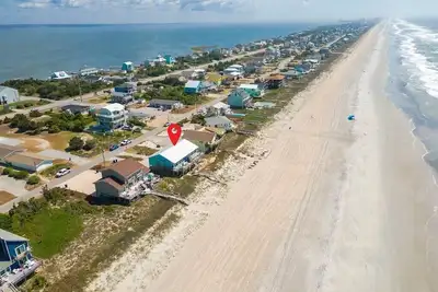 Image de Oceanfront cottage; clean, modern, and close! ! Play, rest, restore. . .