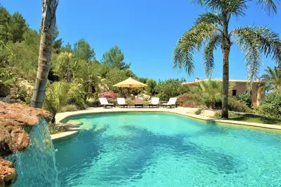 Villa luxueuse fantastique avec maison principale et maison d'hôtes, Wi-Fi, piscine, jardin
