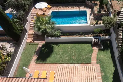 Image de Villa \"House Pinar\" avec piscine et vue sur les montagnes