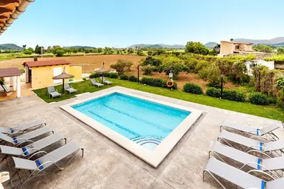 Image de Charme rural avec piscine – Villa Damián 12