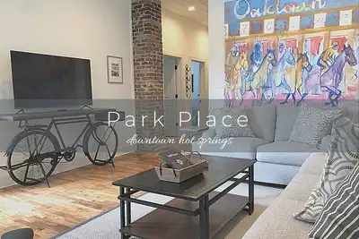 Image de New! Ultimate Downtown Retreat! Brand New Furnishings!
