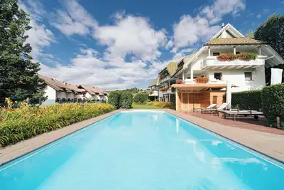 Image de Charmant appartement \"Steppe\" à Villa Anina avec piscine