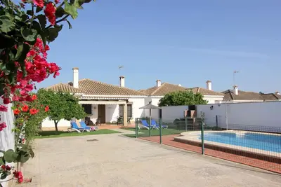 Image de Beautiful Holiday Home with Large Pool, Patio, Garden and Wi-Fi