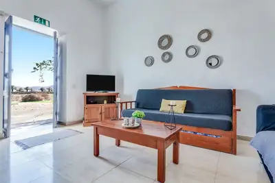 Image de Maison de vacances 'Casa Del Cuartel Ii' avec terrasse privée, jardin partagé et Wi-Fi