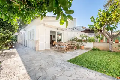 Image de Maison de vacances 'Can Garreta' près de la plage avec Wi-Fi, jardin et terrasses; 2 places de parking disponibles.