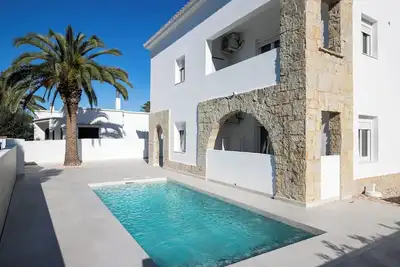 Image de Appartement moderne \"Marei 2\" avec terrasse privée sur le toit, piscine, climatisation et Wi-Fi
