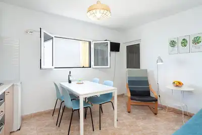 Image de Appartement \"Eloisa 2\" sur la plage dans la vieille ville avec vue sur l'océan et Wi-Fi