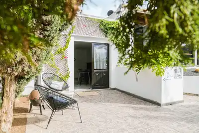 Image de Belle maison Mirlo avec terrasse, jardin parfumé et Wi-Fi