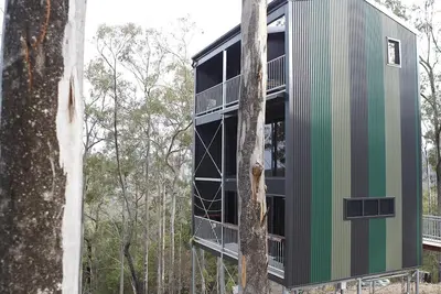 Image de Cabane dans les arbres # 3, trois niveaux, grand barbecue. Des vues incroyables
