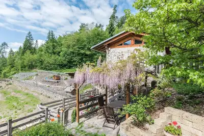 Image de Appartement Maso La Marianna avec vue sur les montagnes, Wi-Fi et jardin.