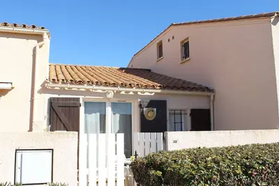 Image de Maison familiale à 200m de la plage avec terrasse, clim, parking et animaux acceptés