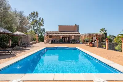 Image de Maison de campagne climatisée avec piscine, Wi-Fi, jardin et terrasses ; Parking disponible
