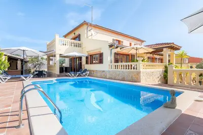 Image de Maison de campagne climatisée avec Wi-Fi, piscine, jardin, terrasse et balcon