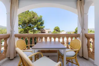 Image de Appartement proche de la plage avec accès à une piscine, terrasse privée, climatisation et Wi-Fi
