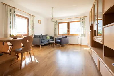 Image de Appartement confortable \" Pixnerhof Golden \" dans une ferme avec Wi-Fi et vue sur les montagnes