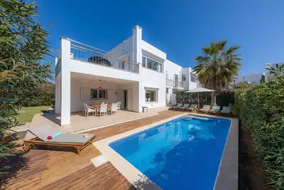 Image de Maison de vacances climatisée avec vue sur les montagnes, piscine, jardin, terrasse et Wi-Fi